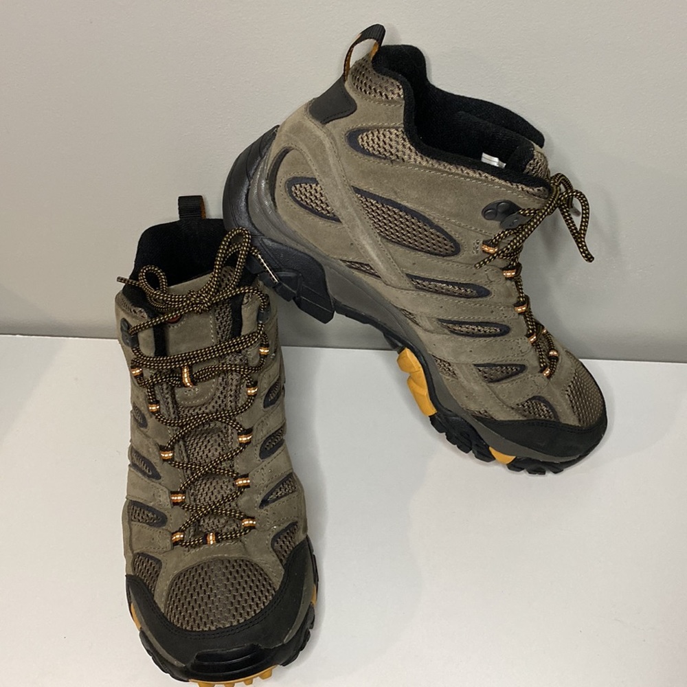NIB NEW Merrell Moab 2 Ventilator Mid Hiking Boot Brown Size 9
